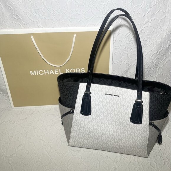 Michael Kors Handbags - Chic Michael Kors Voyager Tote - Lightly Used, Original Tag & Bag Included!